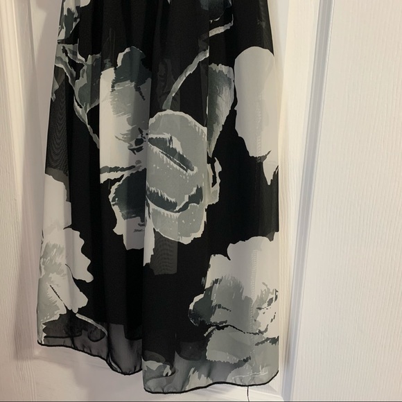 3 for $15 Suzy Shier Black & Grey Floral Dress - Picture 4 of 7